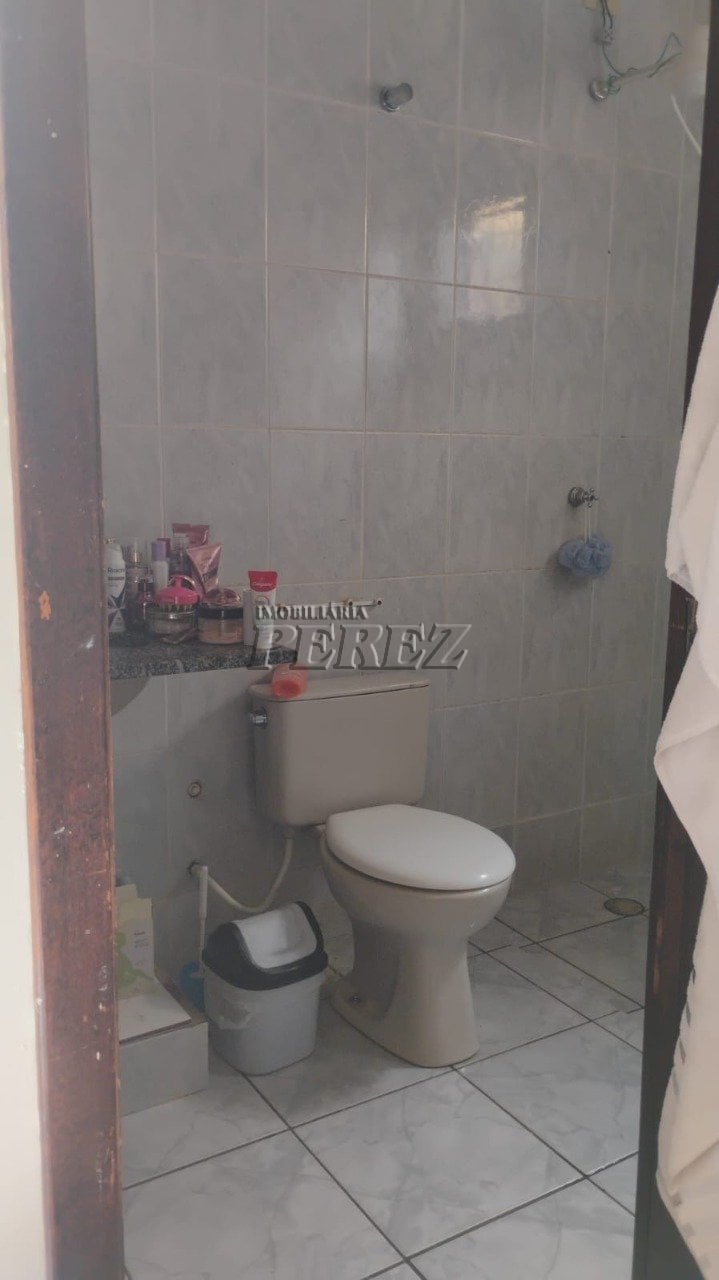 Casa à venda no Jardim Guararapes, região leste de Londrina