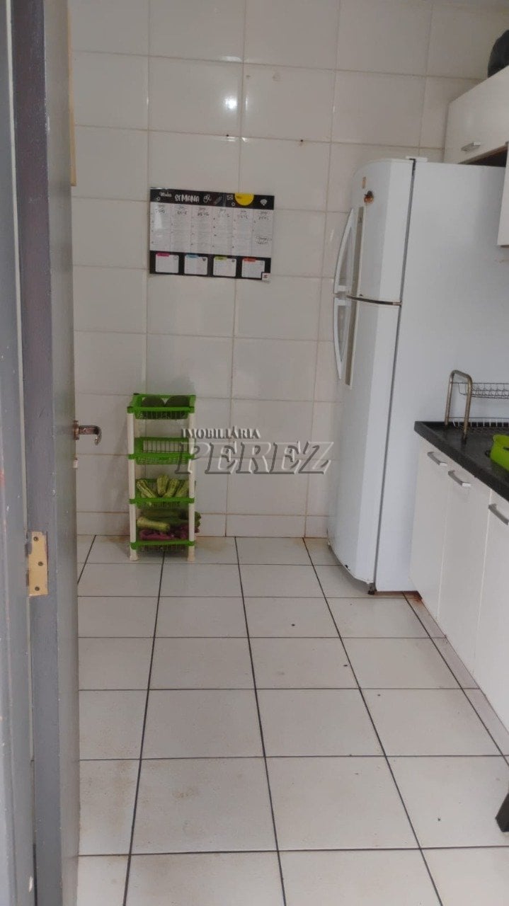 Casa à venda no Jardim Guararapes, região leste de Londrina