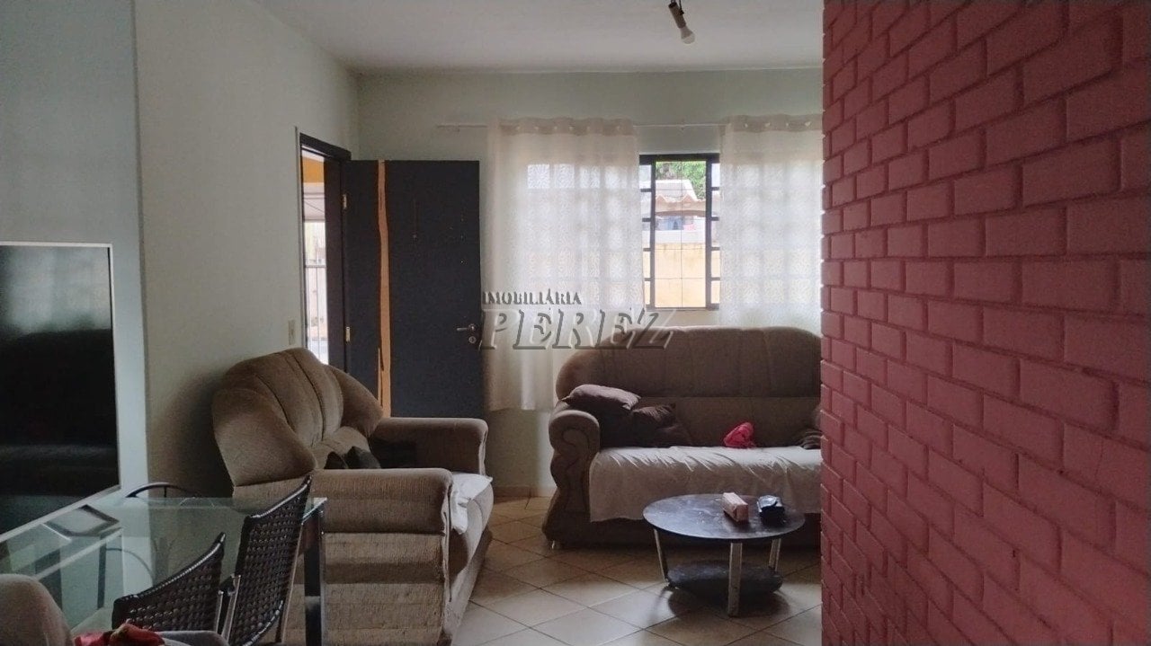 Casa à venda no Jardim Guararapes, região leste de Londrina