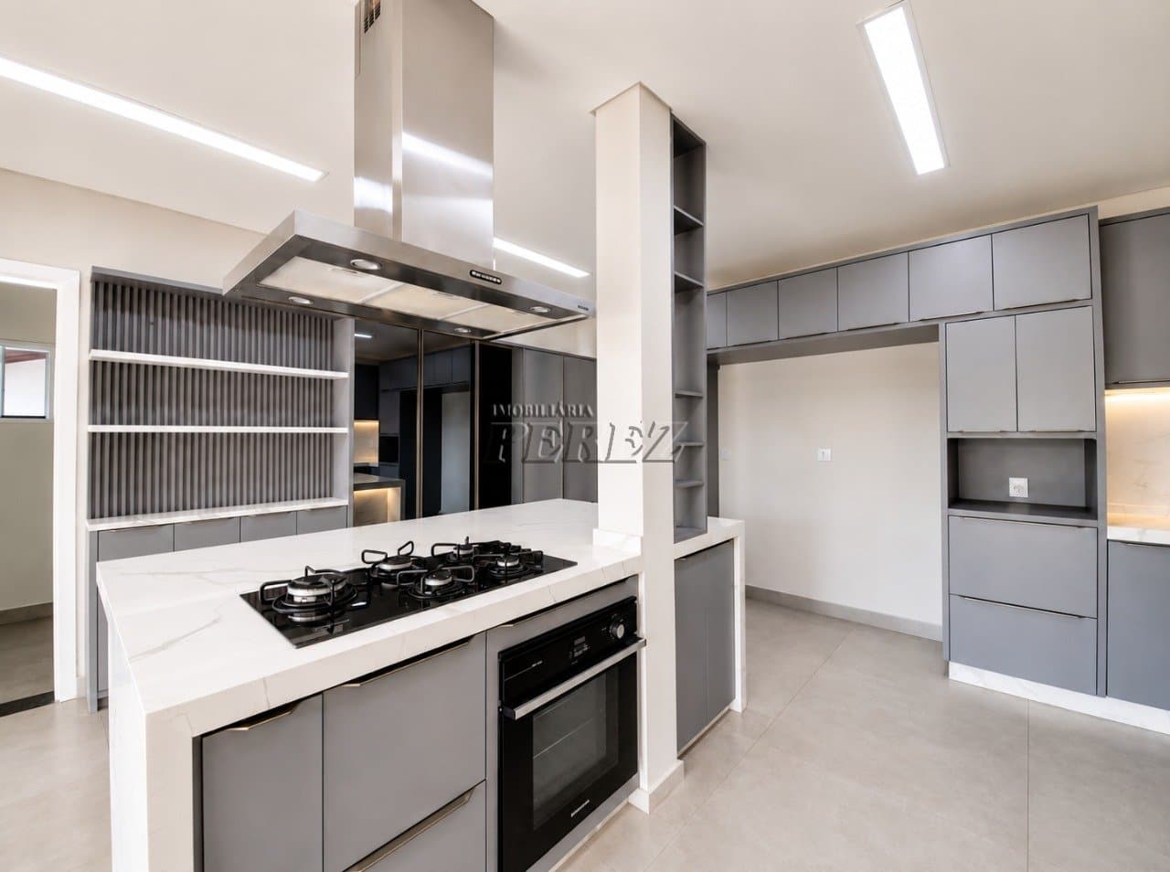 Casa para locação no Portal de Versalhes I