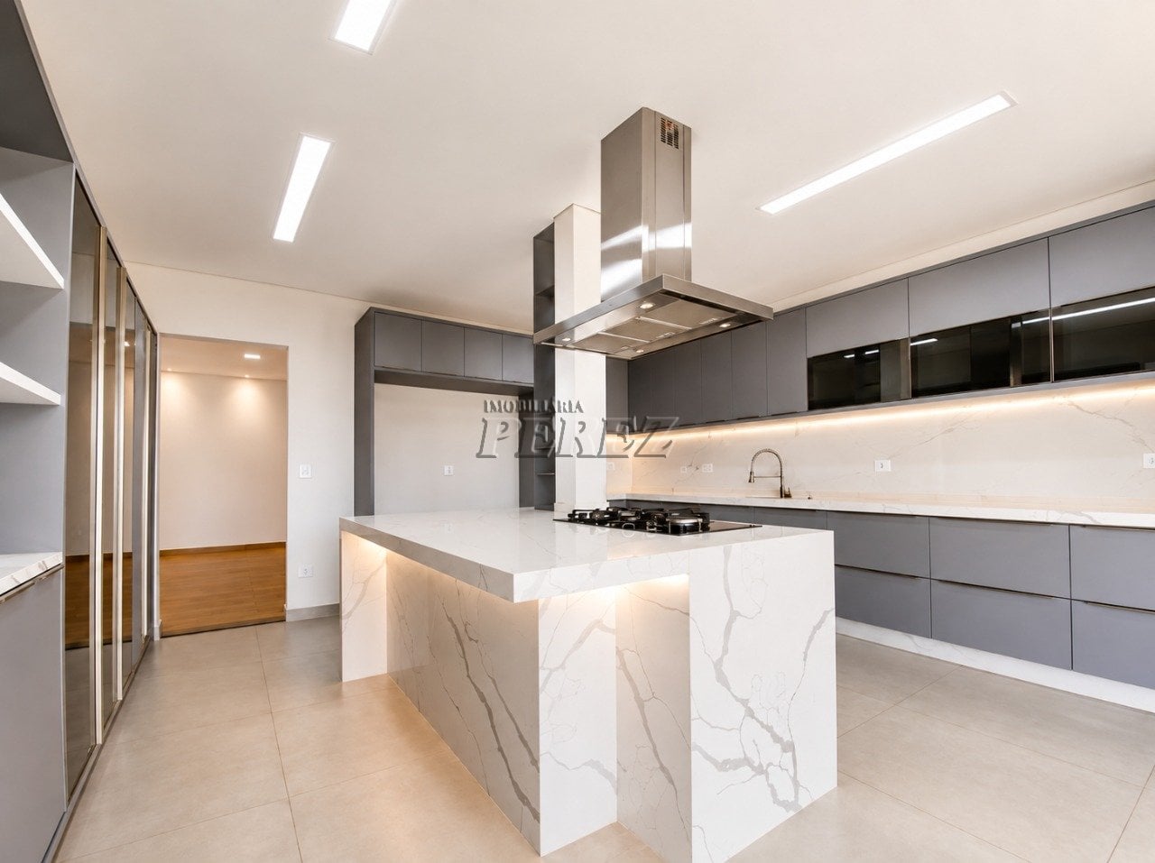Casa para locação no Portal de Versalhes I