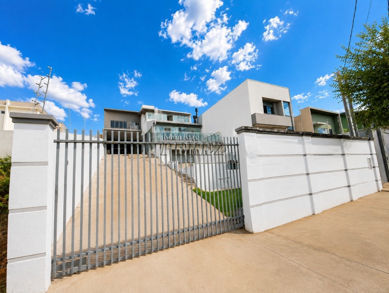 Casa para locação no Portal de Versalhes I