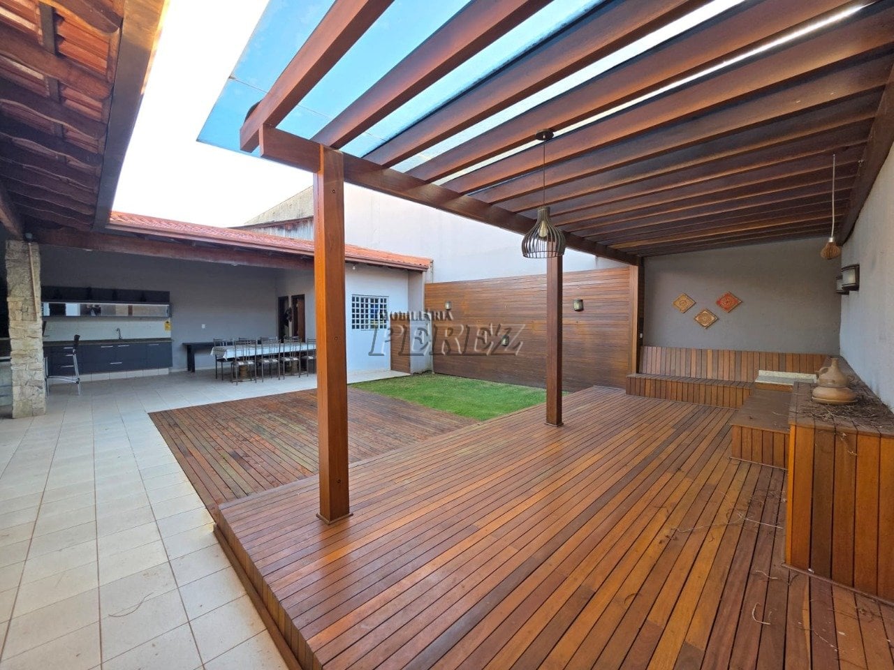 Casa à venda e locação na região leste de Londrina - Santos Dumont