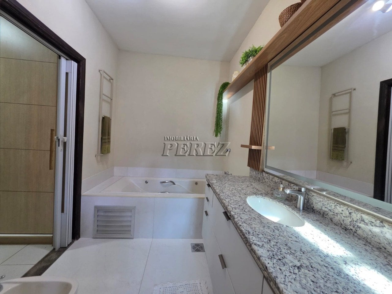 Casa à venda e locação na região leste de Londrina - Santos Dumont
