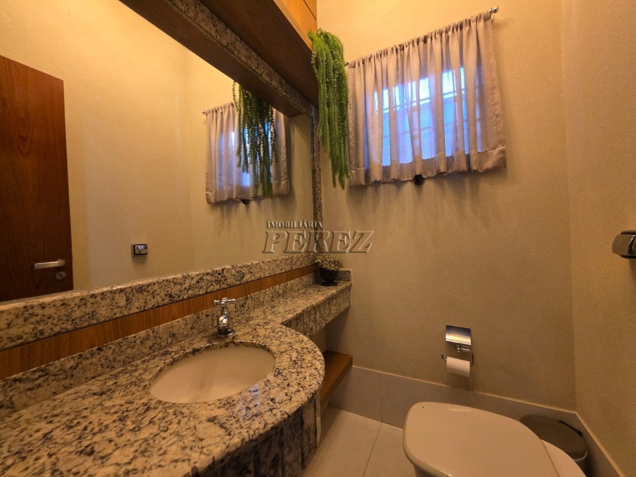 Casa à venda e locação na região leste de Londrina - Santos Dumont