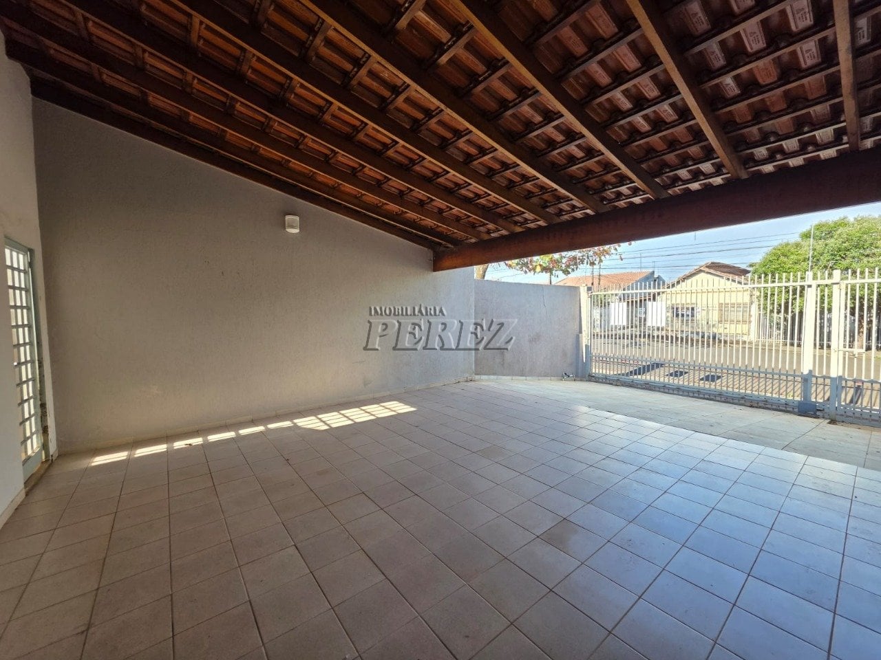 Casa à venda e locação na região leste de Londrina - Santos Dumont