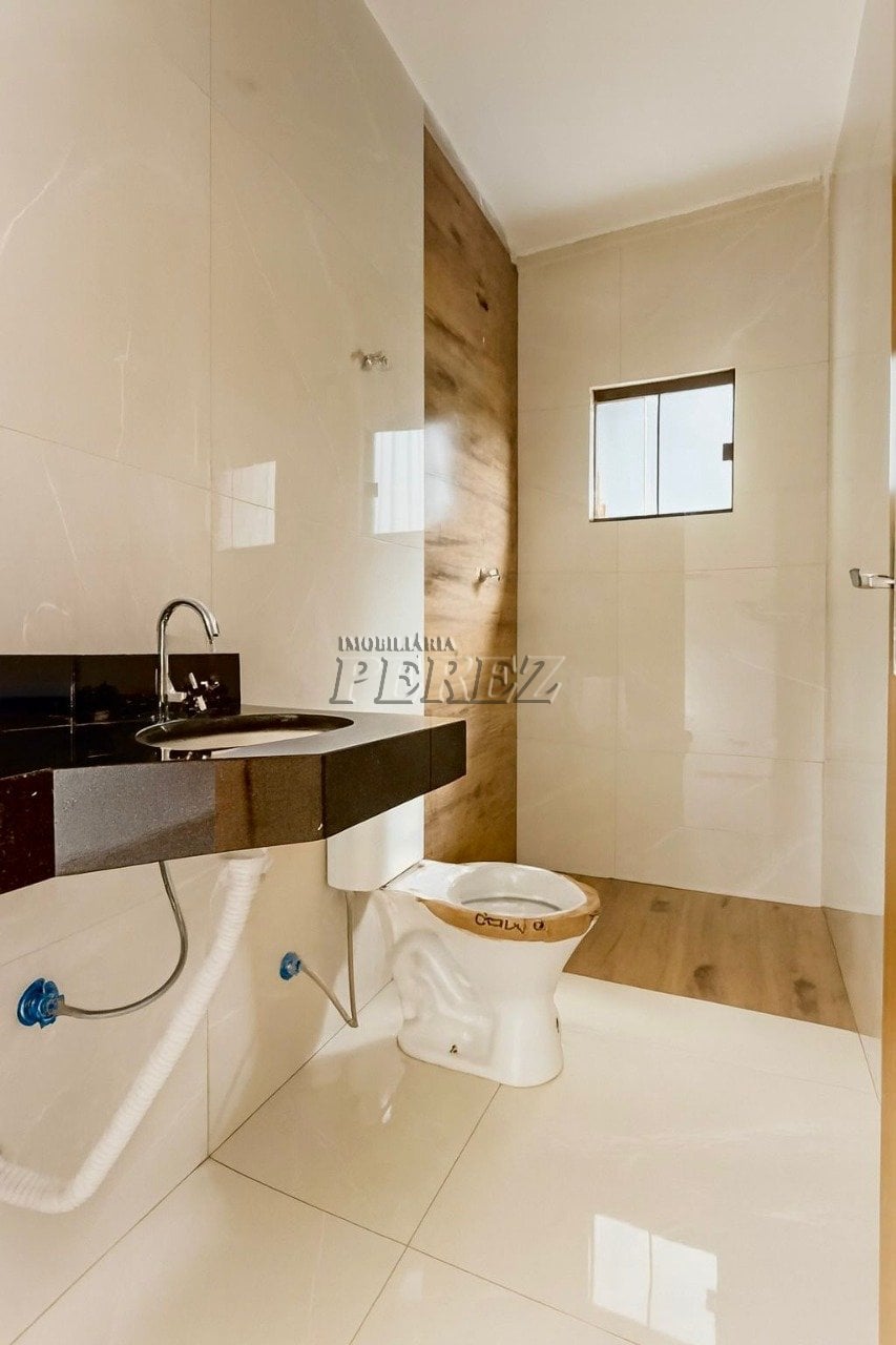 Casa à venda na região oeste de Londrina - Colinas