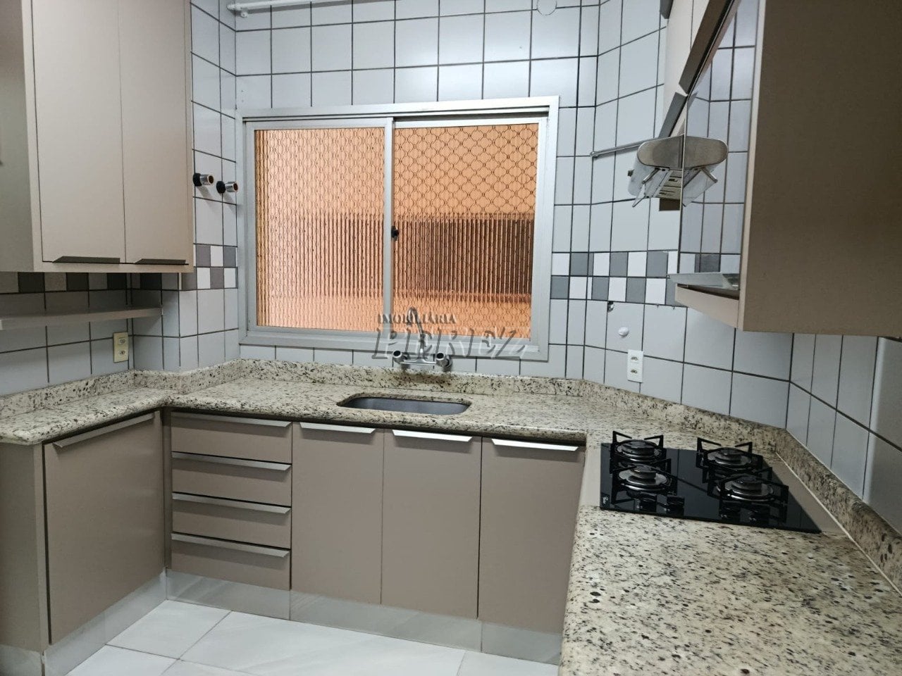 Apartamento à venda no Edifício Torres Brasil - Centro de Londrina