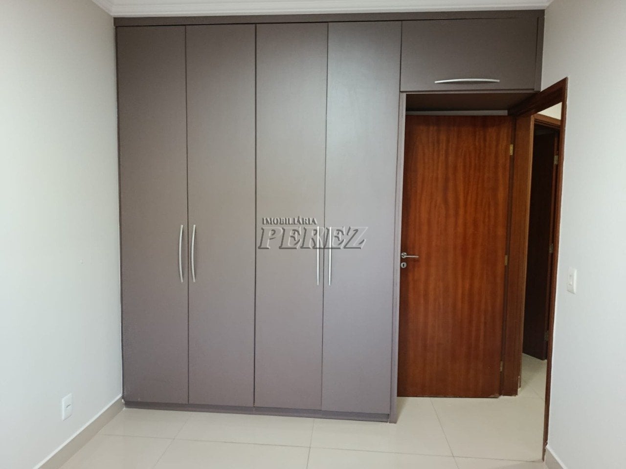 Apartamento à venda no Edifício Torres Brasil - Centro de Londrina