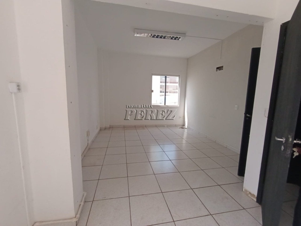 Sala comercial para alugar no calçadão de Londrina.