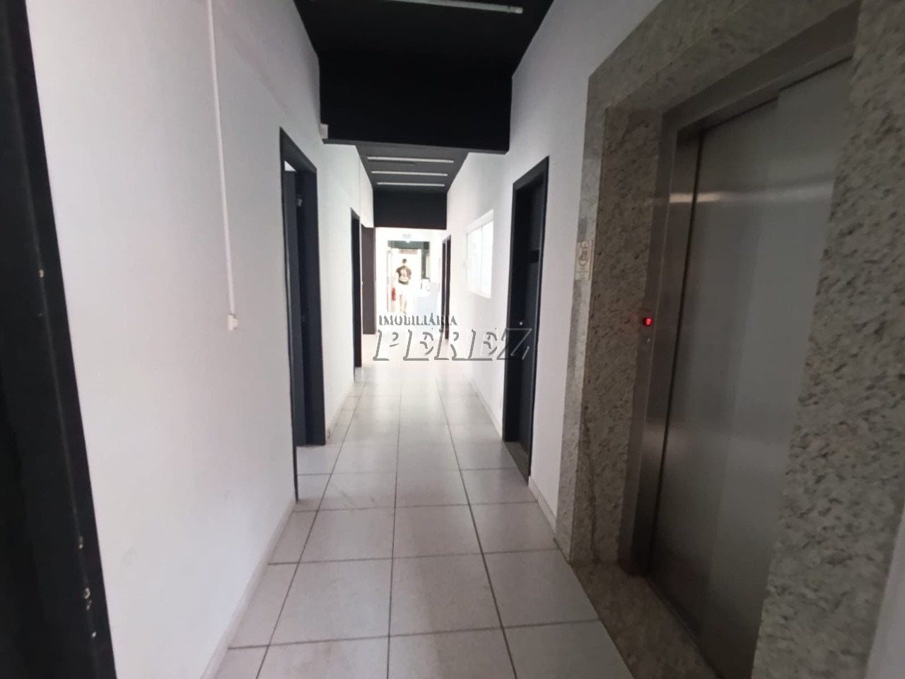 Sala comercial para alugar no calçadão de Londrina.