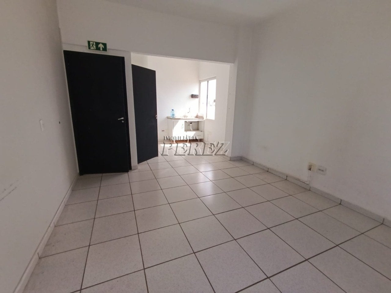 Sala comercial para alugar no calçadão de Londrina.