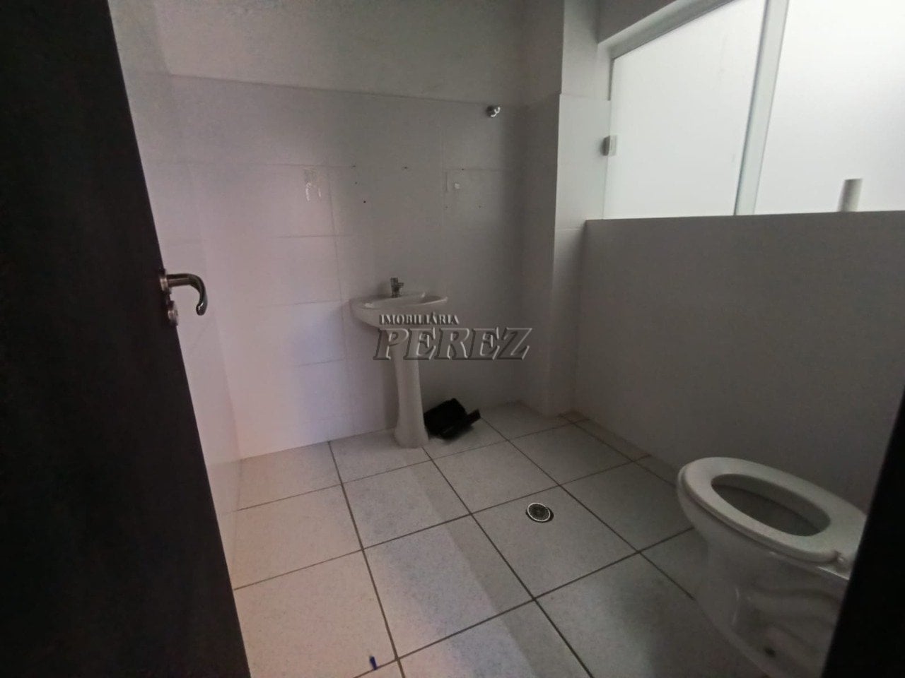 Sala comercial para alugar no calçadão de Londrina.