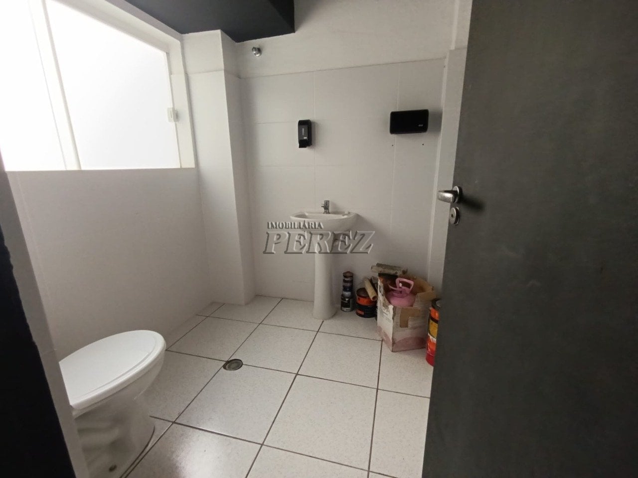 Sala comercial para alugar no calçadão de Londrina.