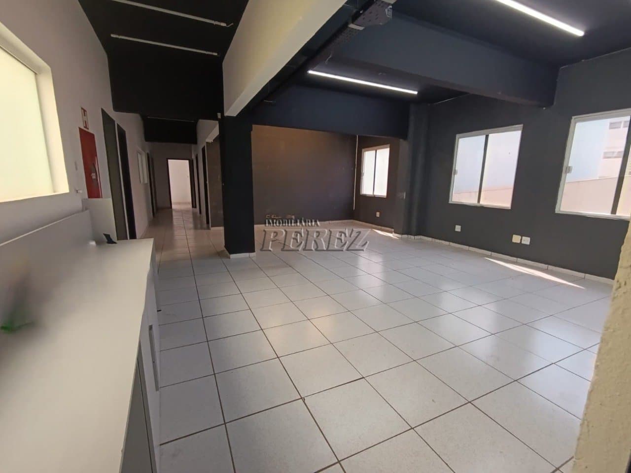 Sala comercial para alugar no calçadão de Londrina.