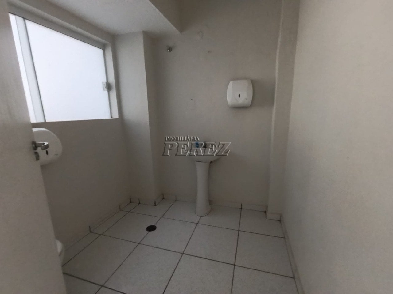 Sala comercial para alugar no calçadão de Londrina.