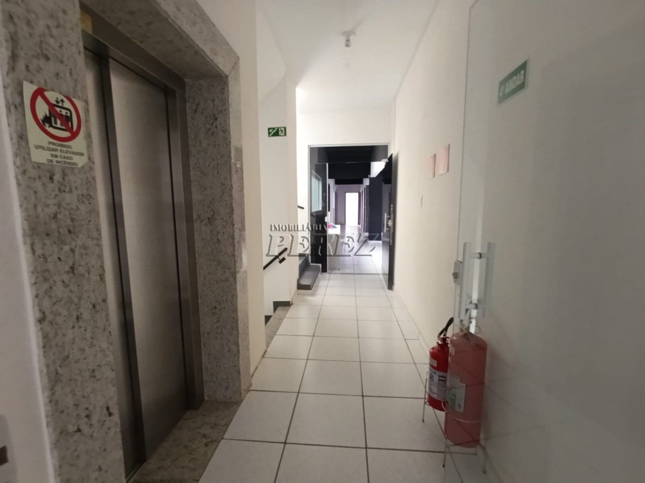 Sala comercial para alugar no calçadão de Londrina.