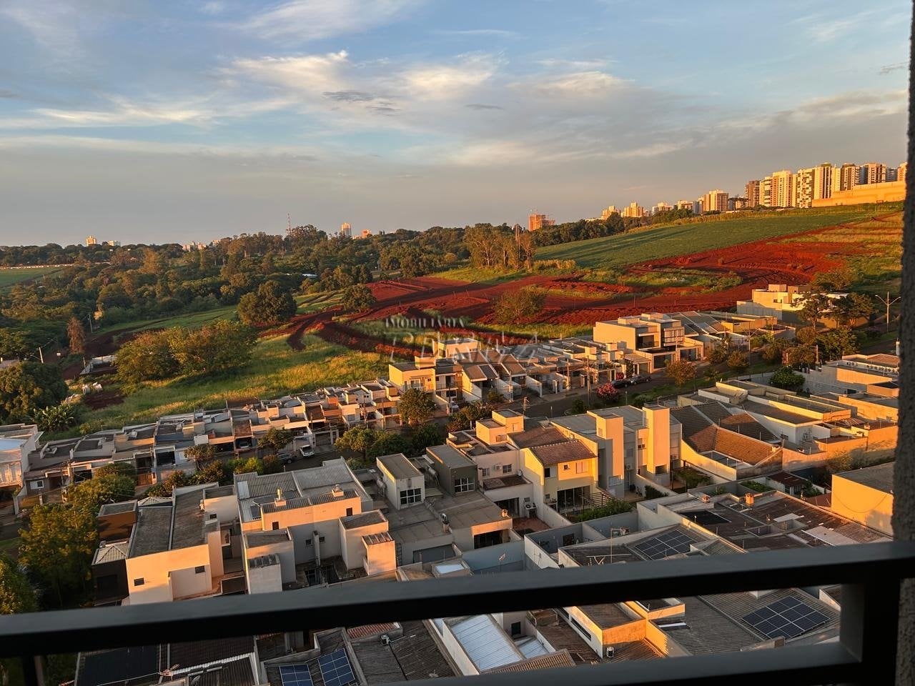 Apartamento mobiliado para alugar no Edifício Carmel região sul de Londrina - Gleba Palhano