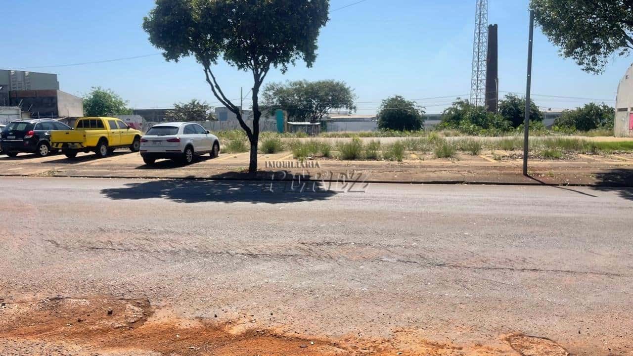 Terreno à venda na Vila Siam, região leste de Londrina — foto principal