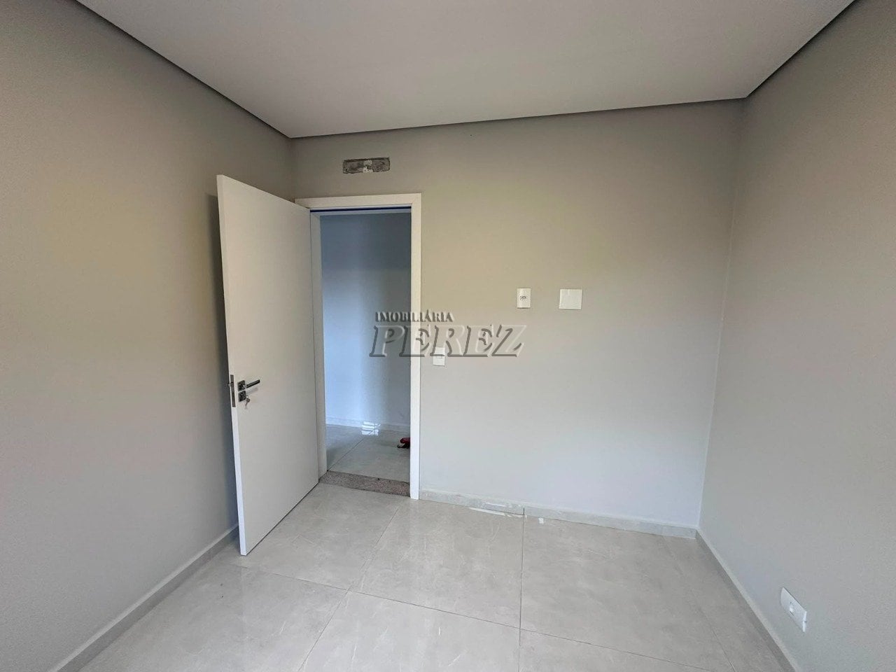 Casa à venda no Jardim Sabará III, região oeste de Londrina