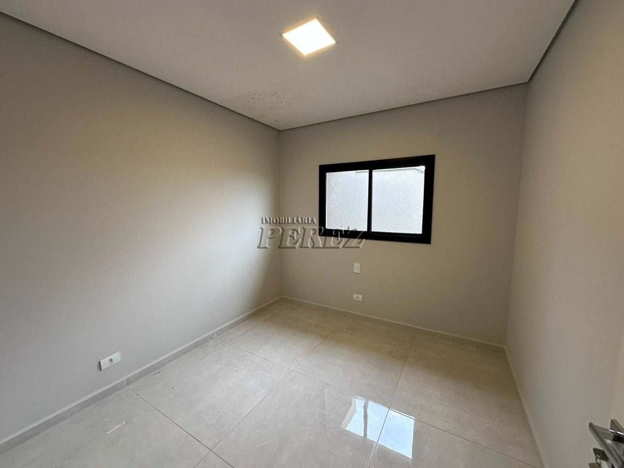Casa à venda no Jardim Sabará III, região oeste de Londrina