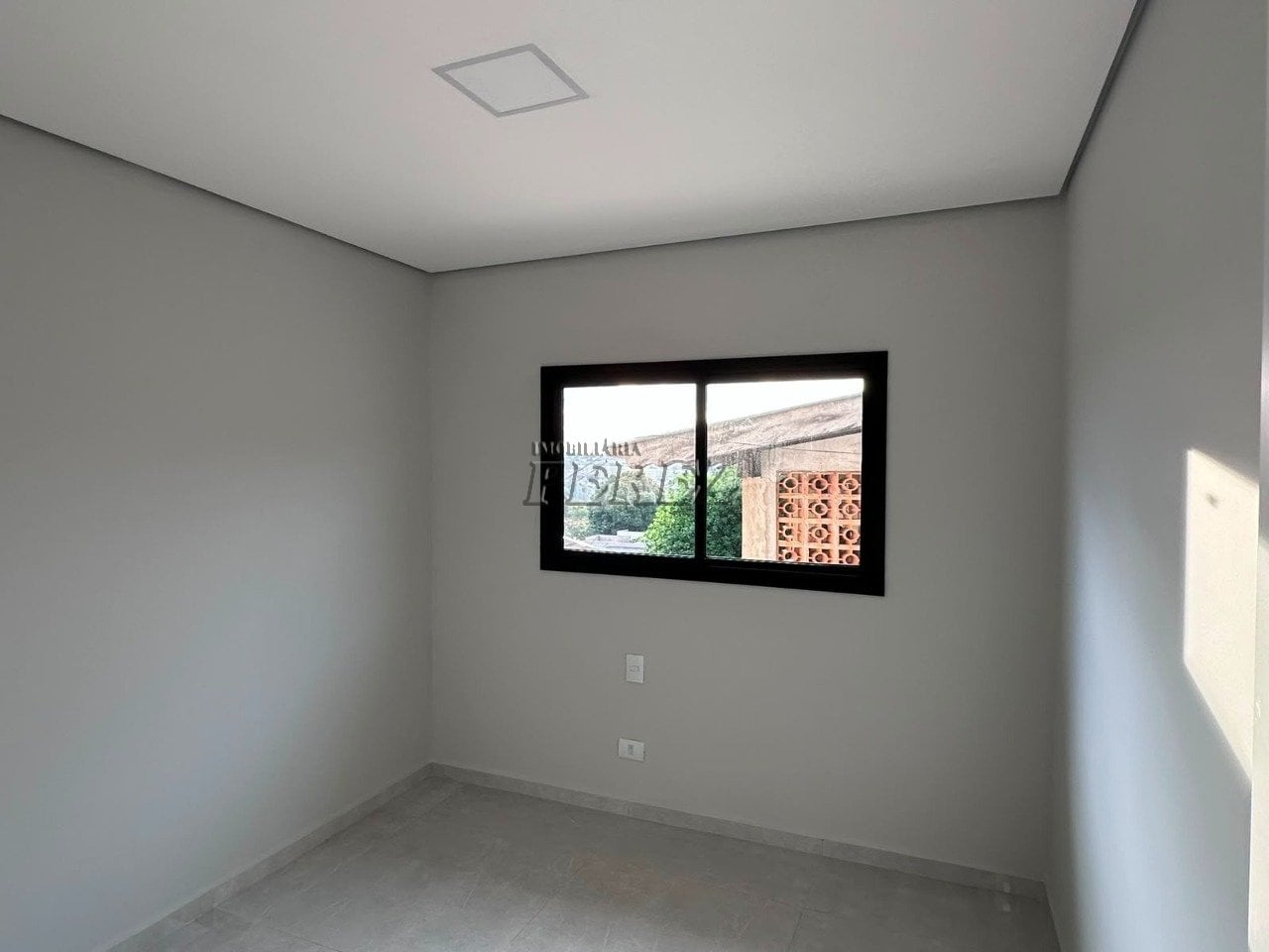 Casa à venda no Jardim Sabará III, região oeste de Londrina