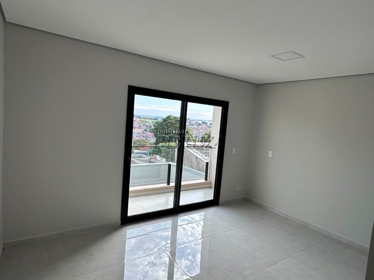 Casa à venda no Jardim Sabará III, região oeste de Londrina