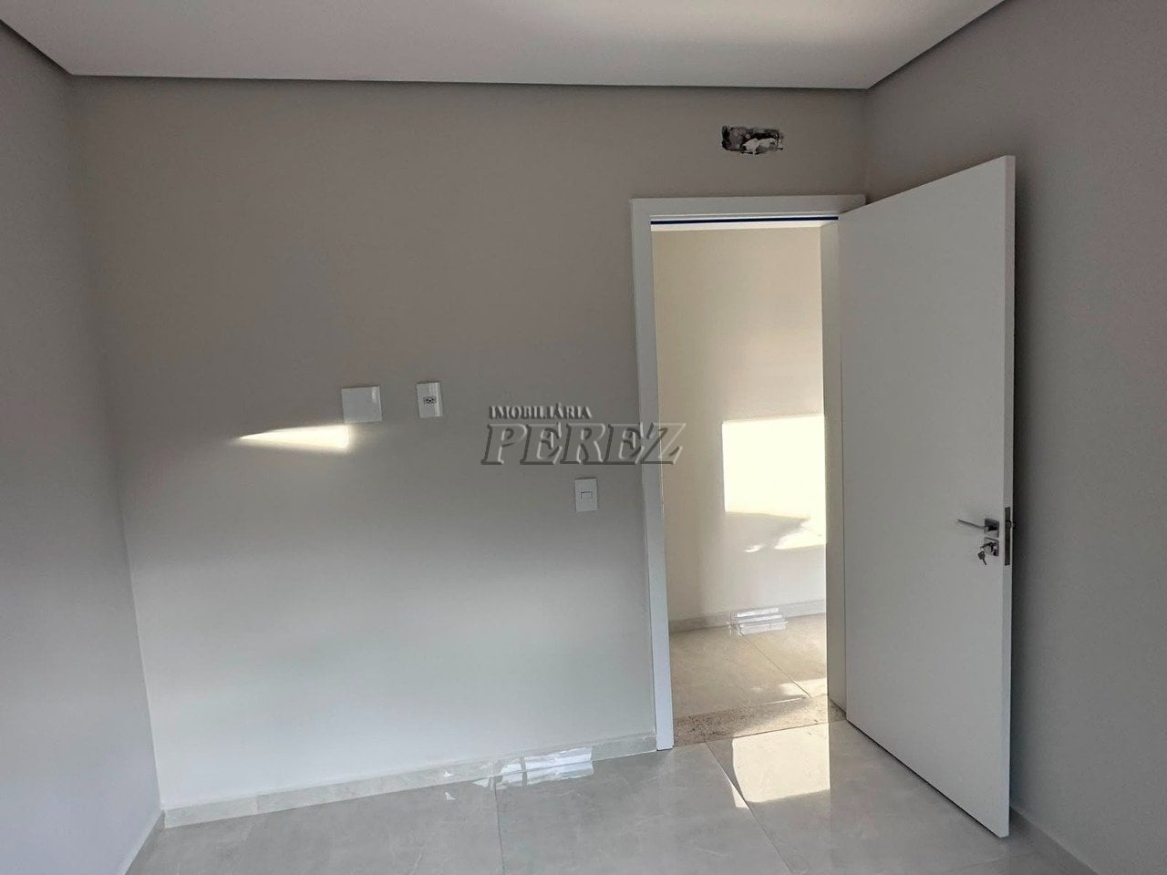 Casa à venda no Jardim Sabará III, região oeste de Londrina