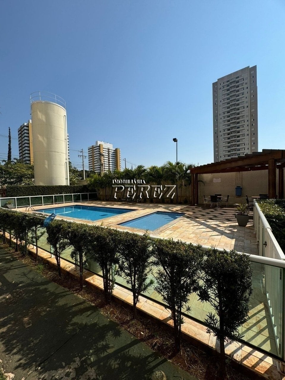 Apartamento à venda no Spazio Louvre na região oeste de Londrina