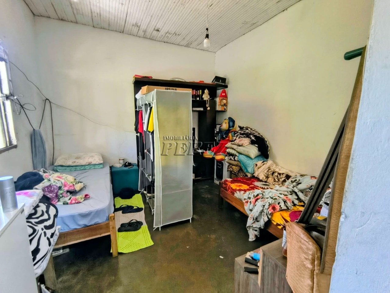 Casa e barracão à venda no Jardim Franciscato, região sul de Londrina