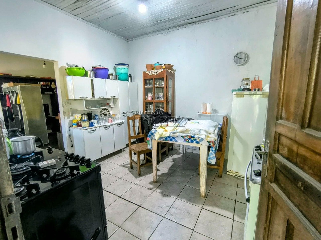 Casa e barracão à venda no Jardim Franciscato, região sul de Londrina