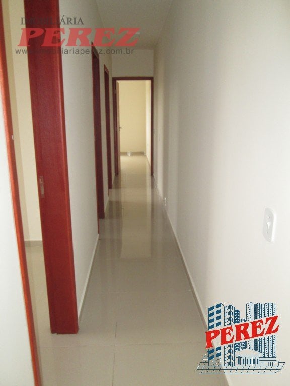 Casa para alugar na região oeste de Londrina - Portal de Versalhes 1