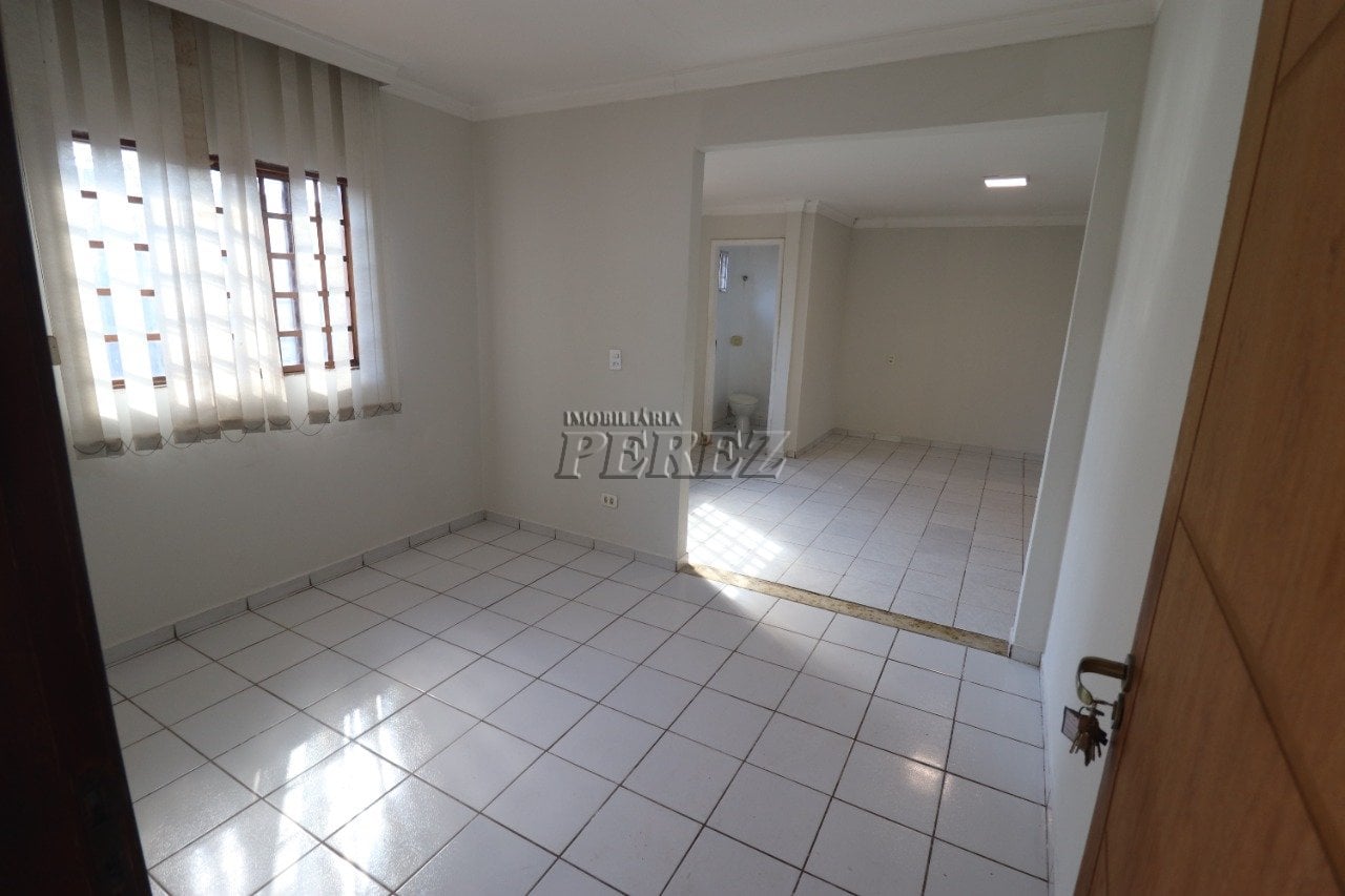 Casa à venda e locação no Jardim Ideal, região leste de Londrina.