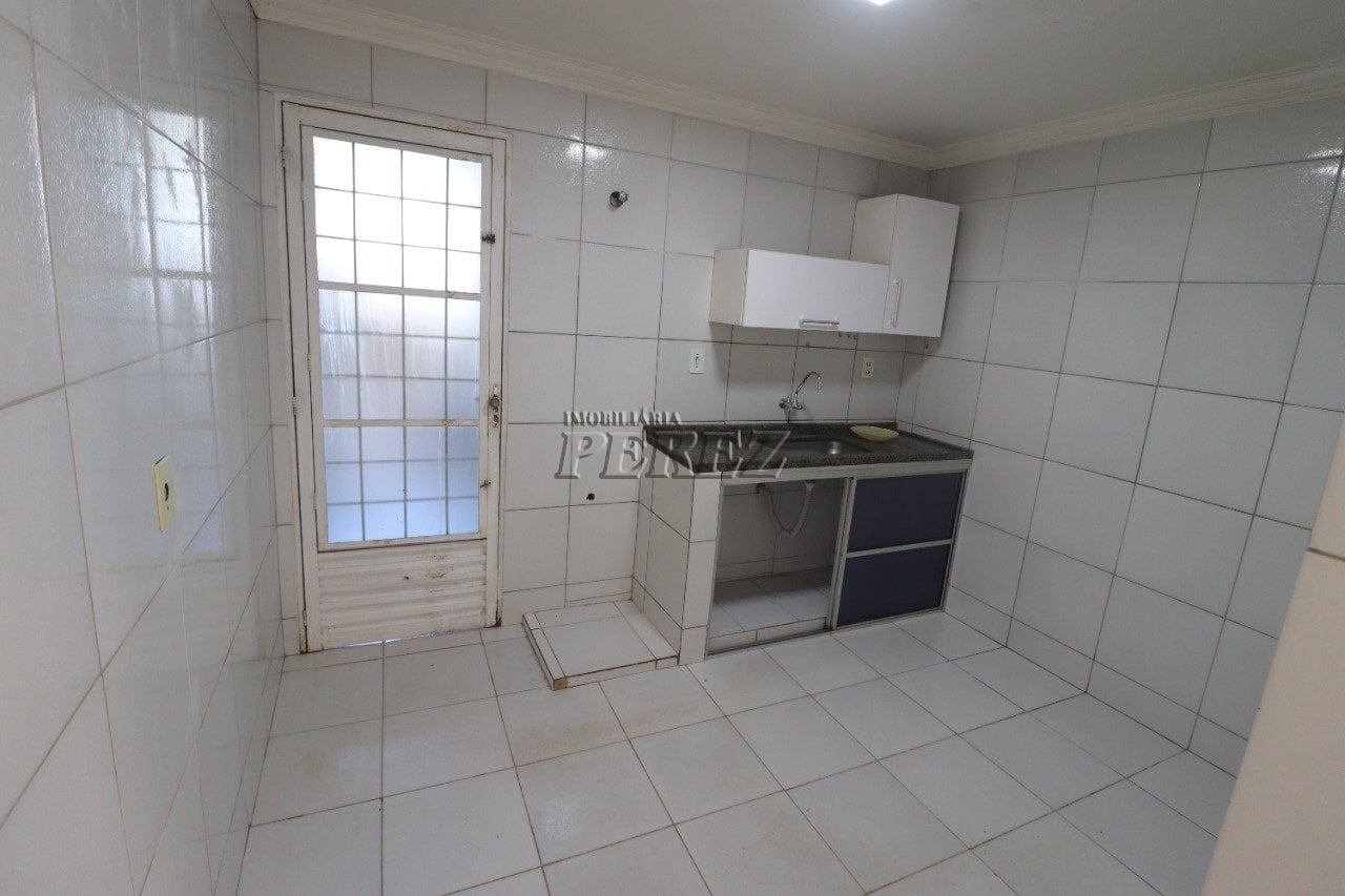 Casa à venda e locação no Jardim Ideal, região leste de Londrina.