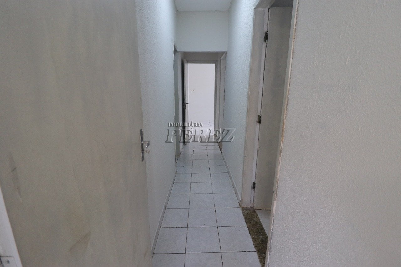 Casa à venda e locação no Jardim Ideal, região leste de Londrina.