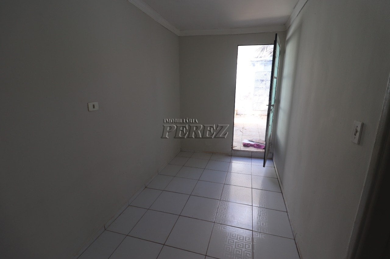 Casa à venda e locação no Jardim Ideal, região leste de Londrina.