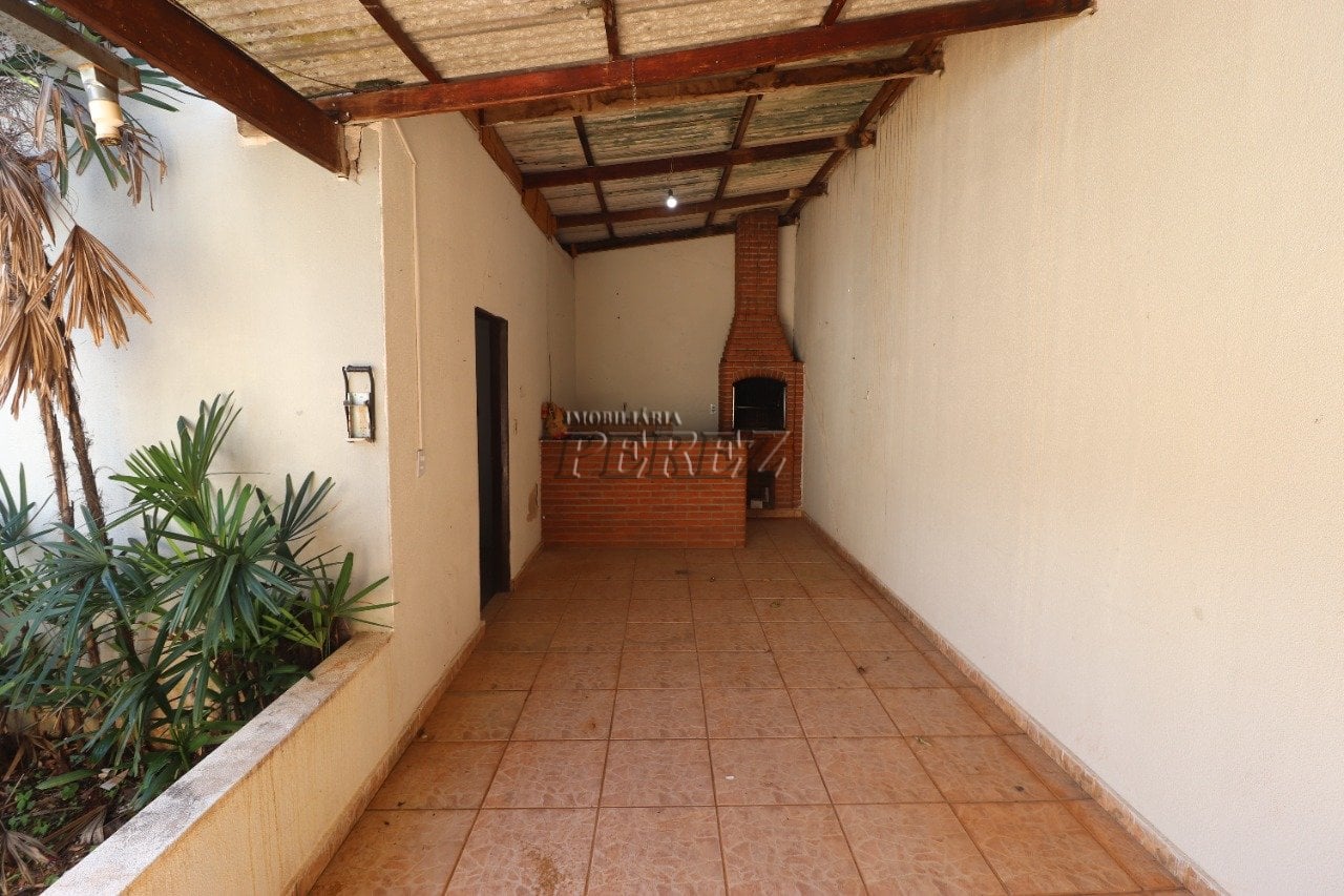 Casa à venda e locação no Jardim Ideal, região leste de Londrina.