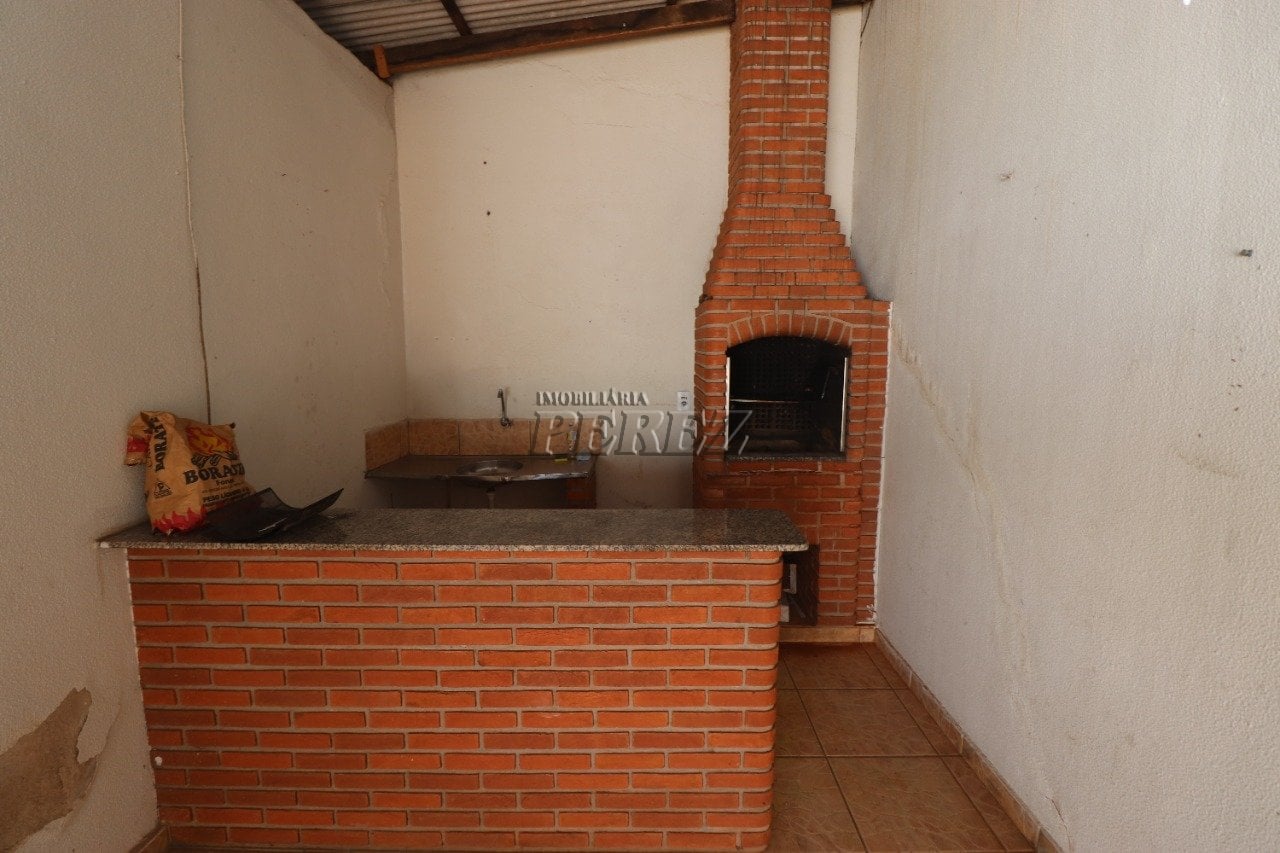 Casa à venda e locação no Jardim Ideal, região leste de Londrina.