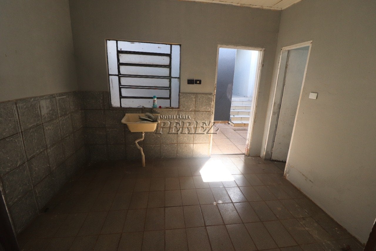 Casa à venda e locação no Jardim Ideal, região leste de Londrina.