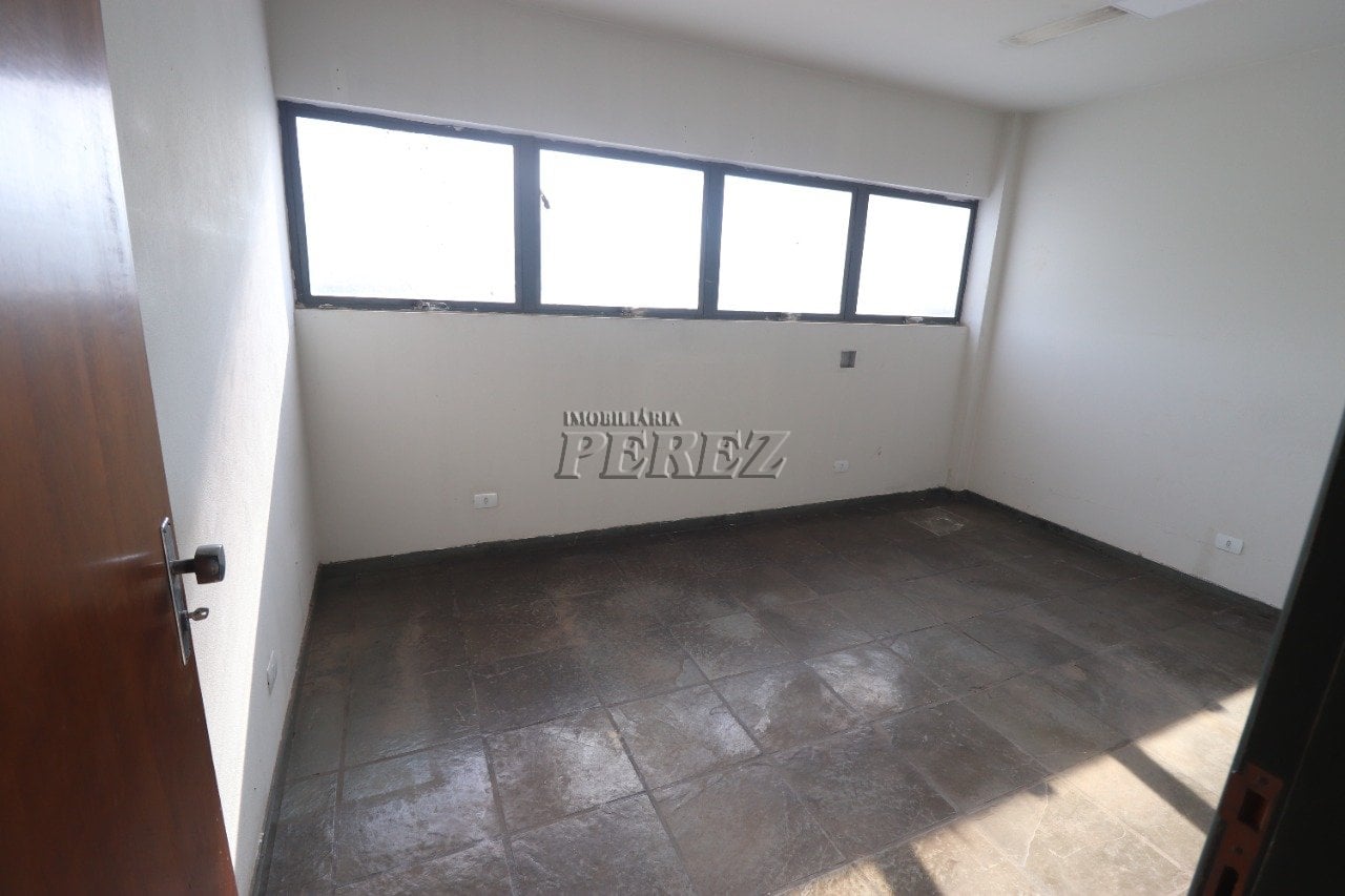 Imóvel comercial à venda e locação na Av Santos Dumont - Centro de Londrina.