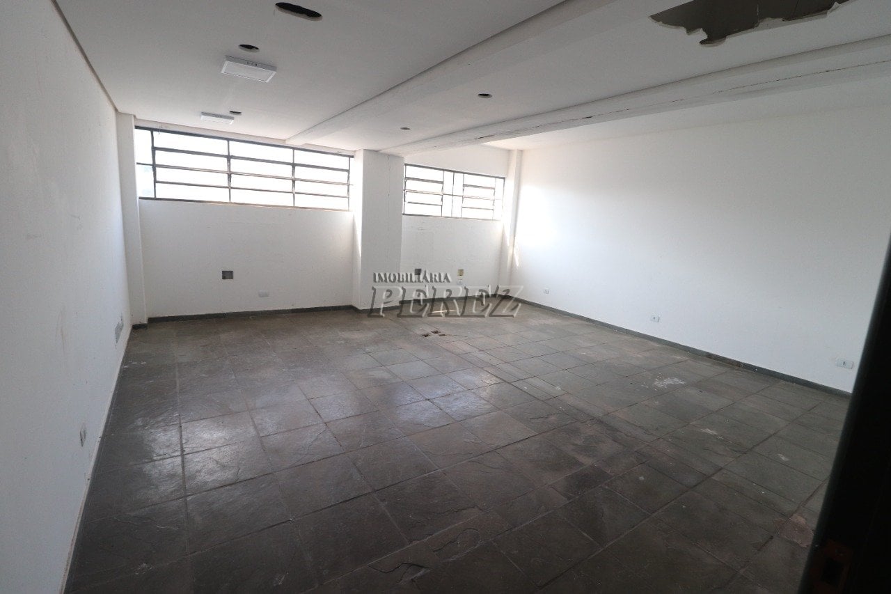 Imóvel comercial à venda e locação na Av Santos Dumont - Centro de Londrina.