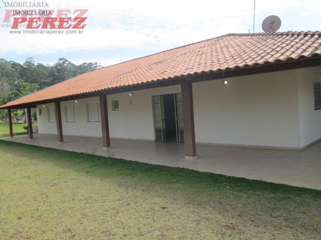A Imobiliária Perez oferece a você mais uma ótima oportunidade de chácara para locação em Londrina.