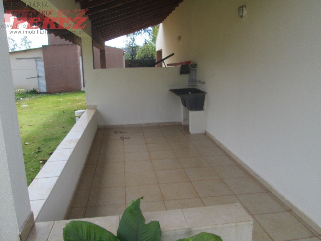 A Imobiliária Perez oferece a você mais uma ótima oportunidade de chácara para locação em Londrina.