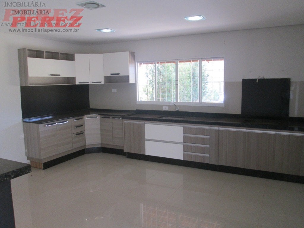 A Imobiliária Perez oferece a você mais uma ótima oportunidade de chácara para locação em Londrina.