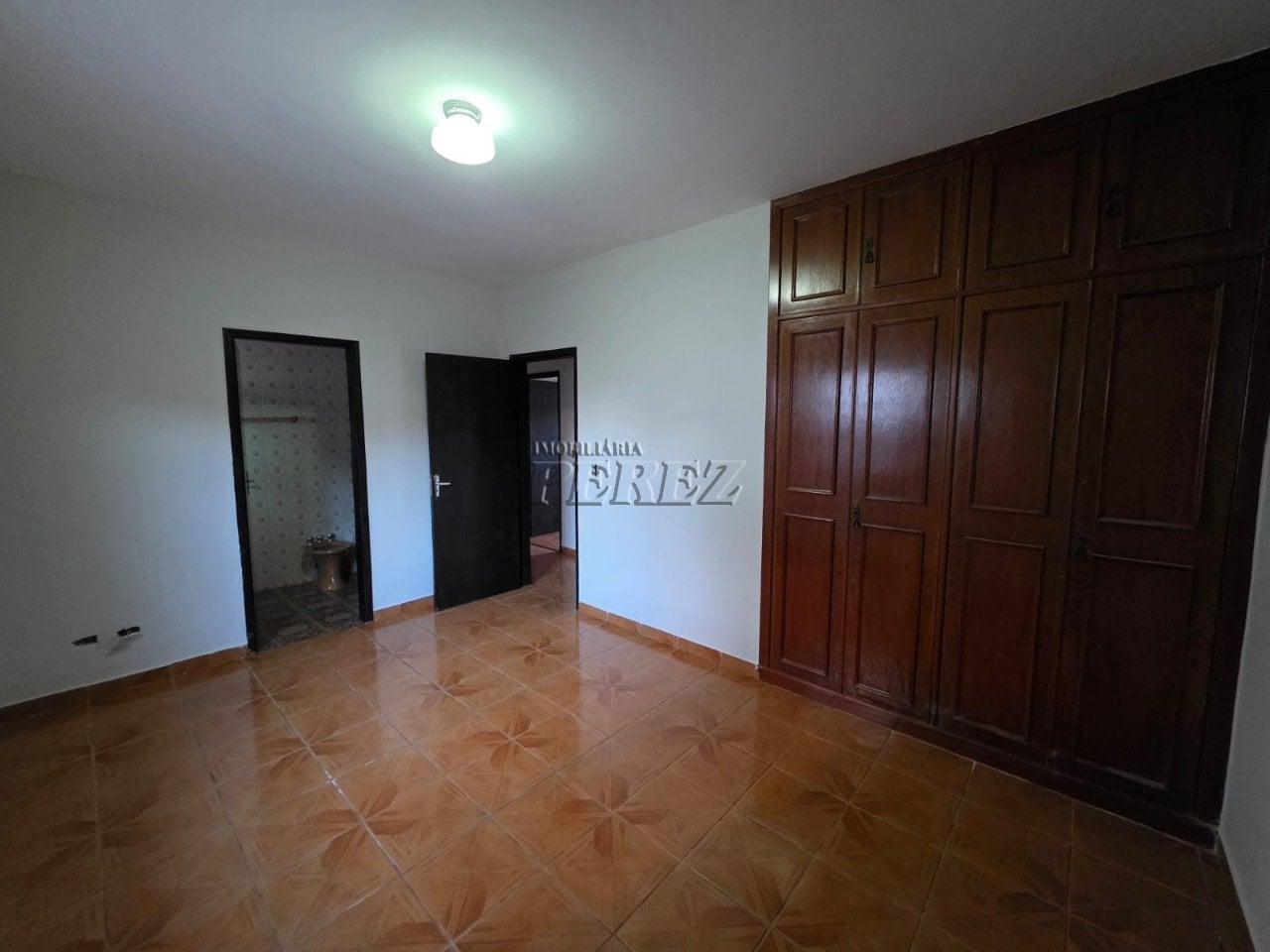 Casa à venda no Jardim Adriana 1 na região sul de Londrina