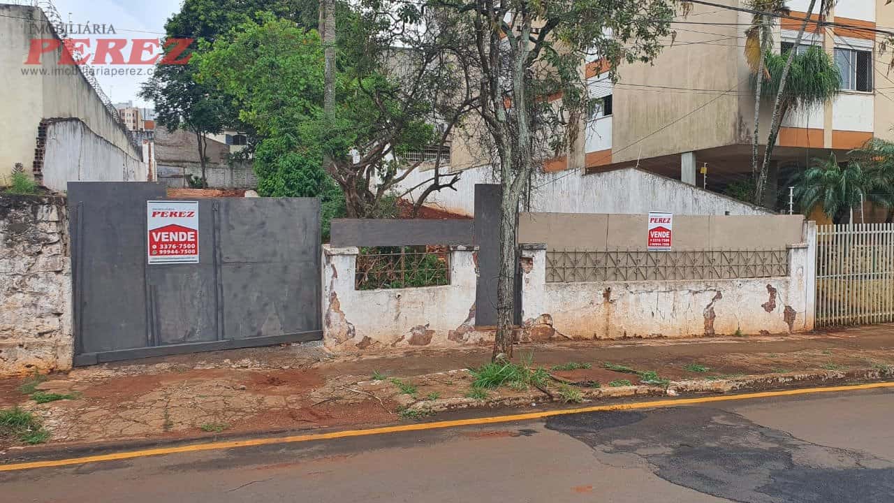 Terreno à venda na Rua Uruguai no centro de Londrina. — foto principal