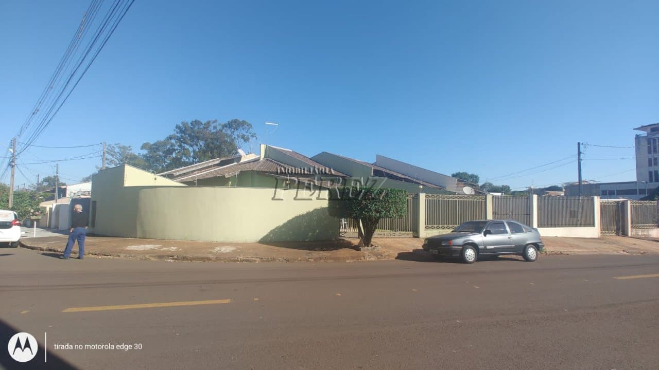 Casa à venda no Jardim Aeroporto região leste de Londrina.