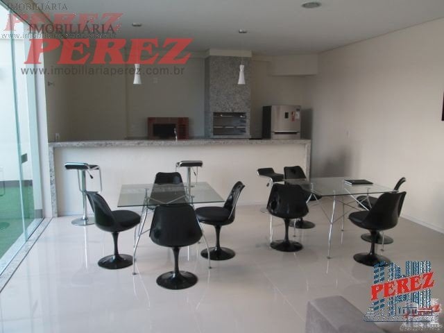 Apartamento à venda no Edifício Jardim de Ester, centro de Londrina