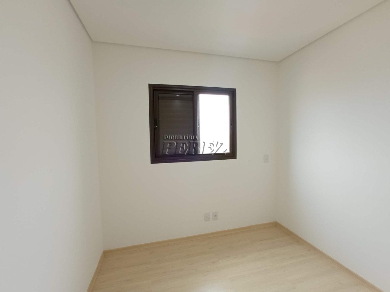 Apartamento à venda no Residencial Aquarela Pinheiros, região oeste de Londrina.