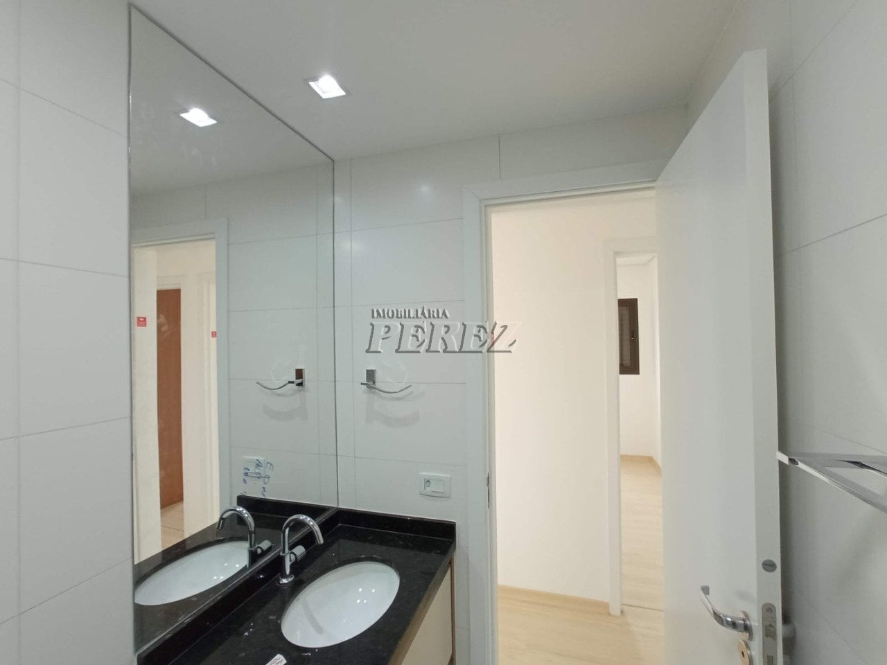 Apartamento à venda no Residencial Aquarela Pinheiros, região oeste de Londrina.